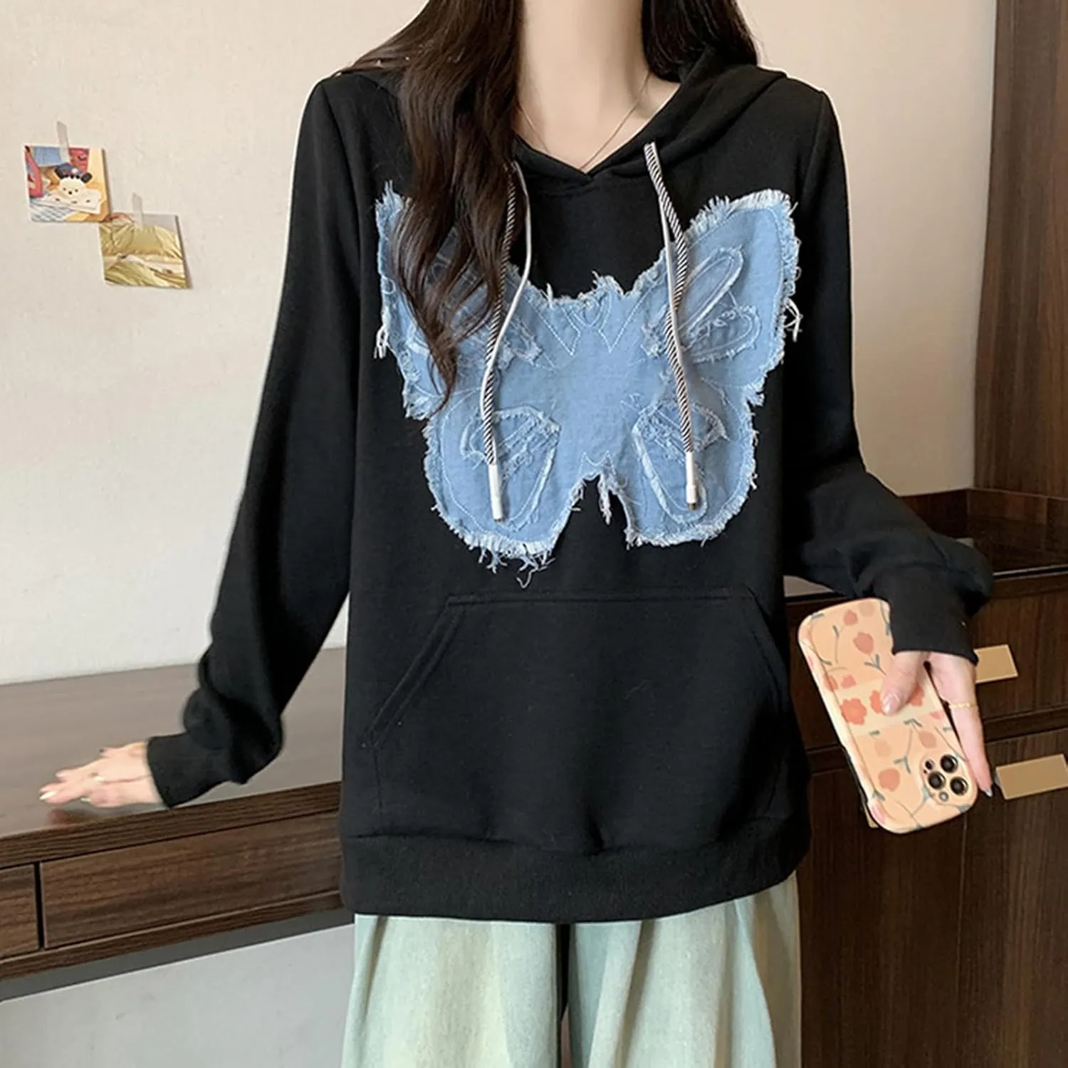 Mxiqqpltky Womens Graphic Hoodies Letter Print Long Sleeve Streetwear Hooded Sweatshirt Y2K Oversized Pullovers With Pocket