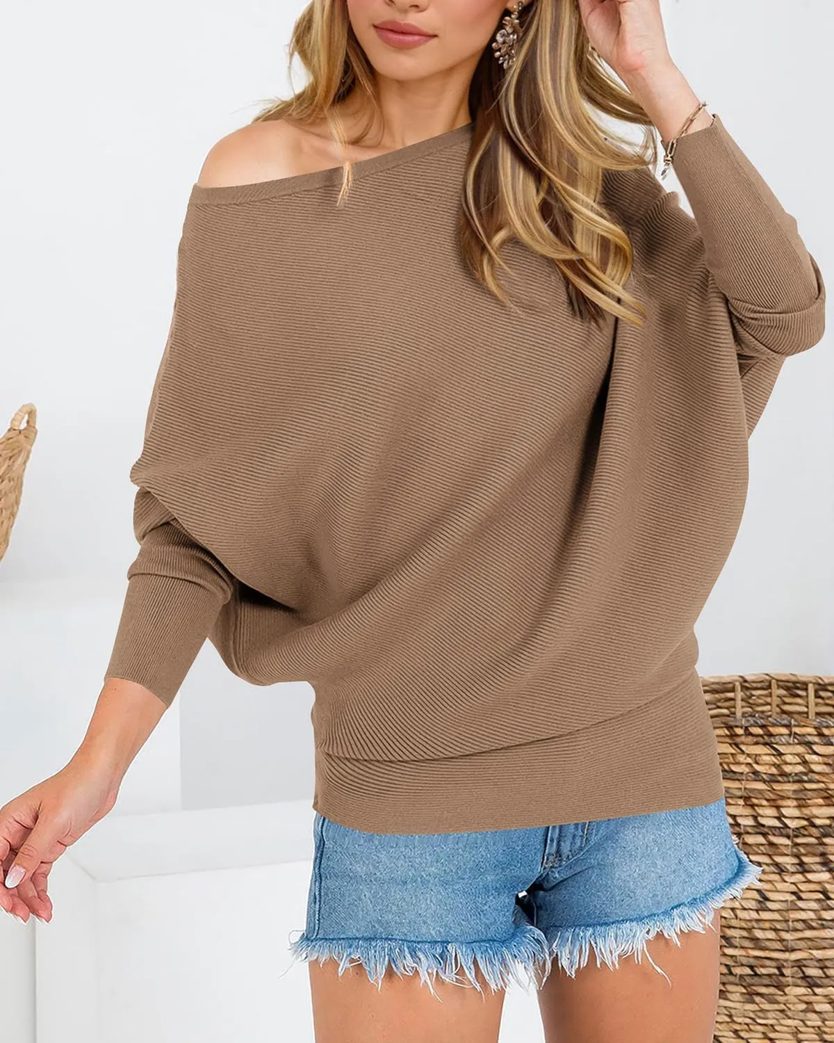 Zenlonr Women's Fall Sweaters 2025 Casual Long Batwing Sleeve Loose Off Shoulder Knit Pullovers Jumper Tops